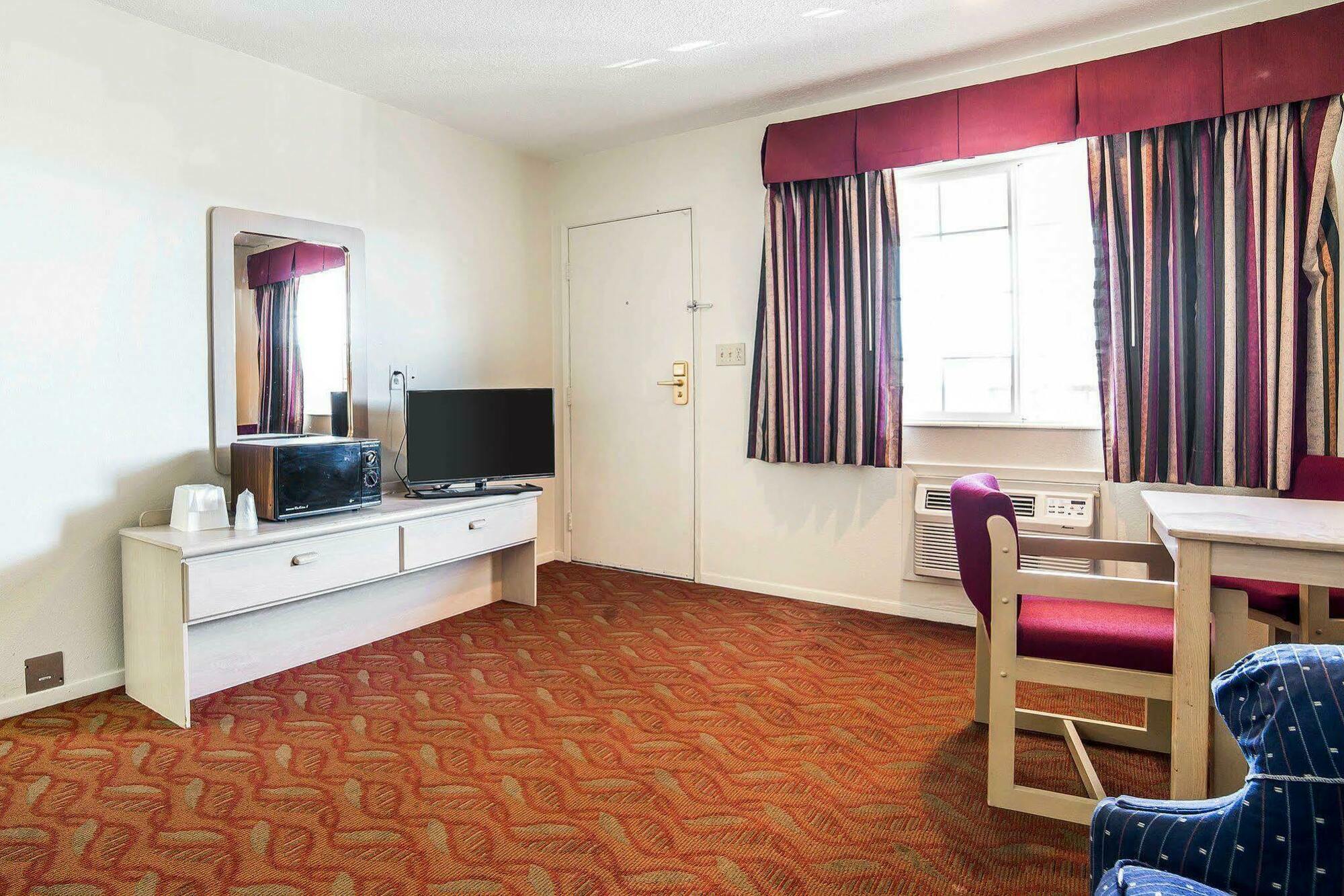 Econo Lodge Fallon Naval Air Station Area Exterior photo
